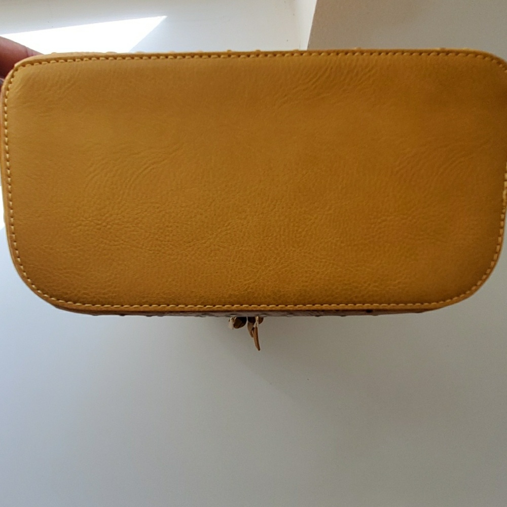 Ostrich Embossed BackPack/ Wallet Or Wrislet - Picture 3 of 8